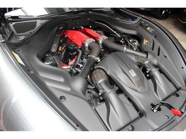FERRARI Roma