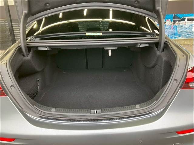 MERCEDES BENZ E class sedan