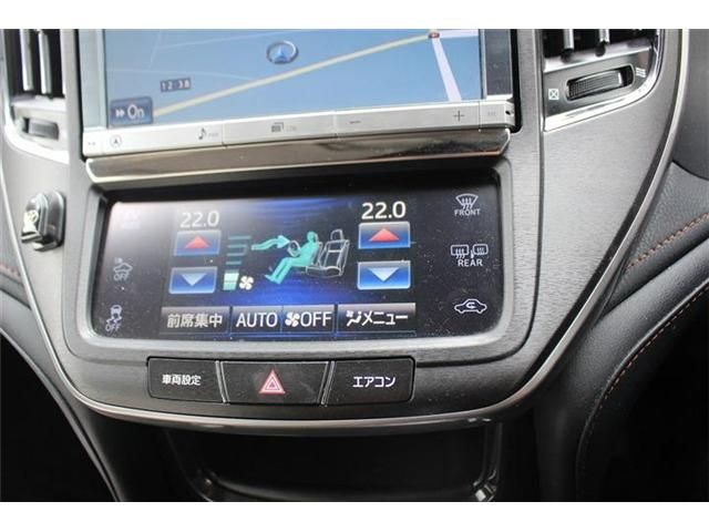 CROWN sedan hybrid