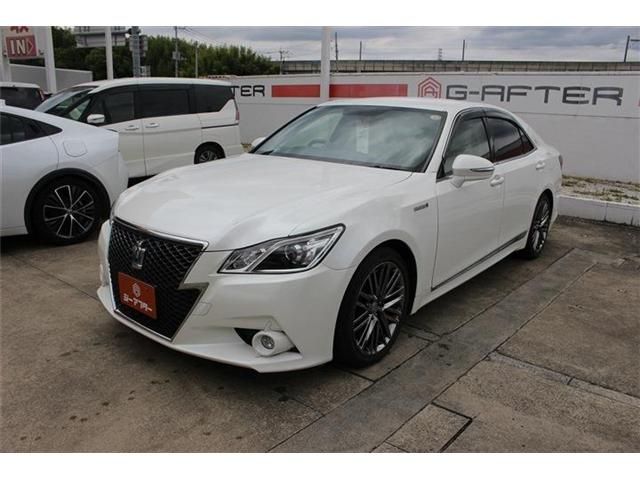 CROWN sedan hybrid