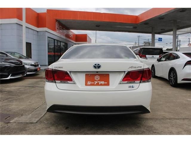 CROWN sedan hybrid