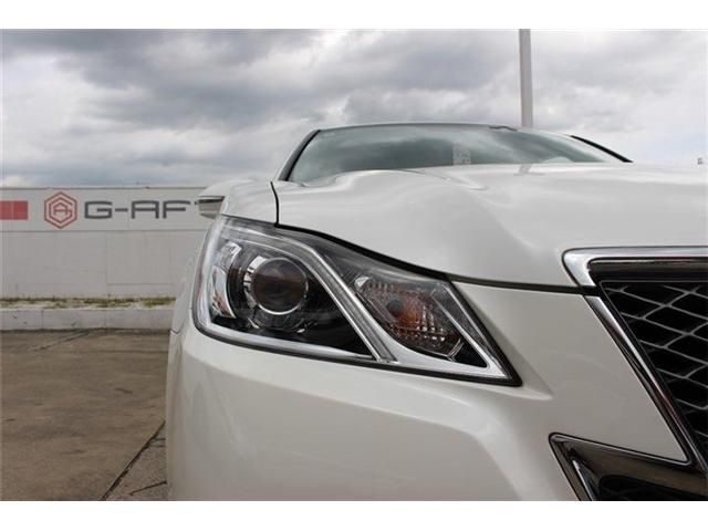 CROWN sedan hybrid