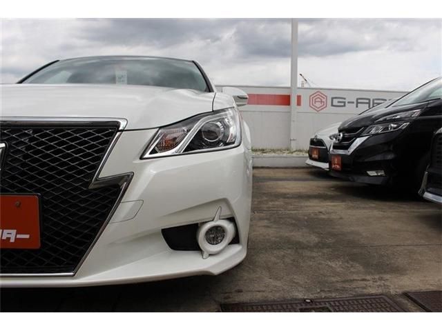 CROWN sedan hybrid