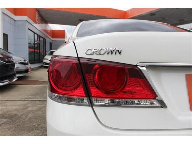 CROWN sedan hybrid