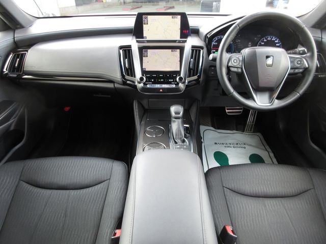 CROWN sedan hybrid