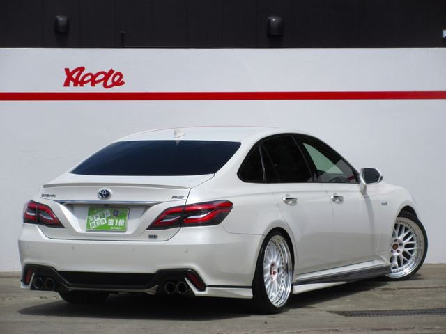 CROWN sedan hybrid