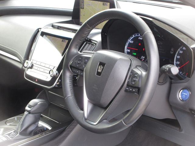 CROWN sedan hybrid