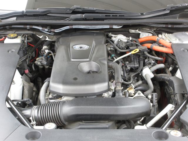 CROWN sedan hybrid