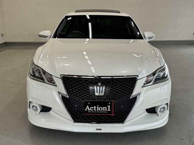 CROWN sedan hybrid