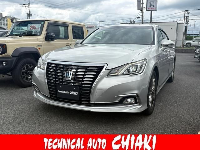 CROWN sedan hybrid