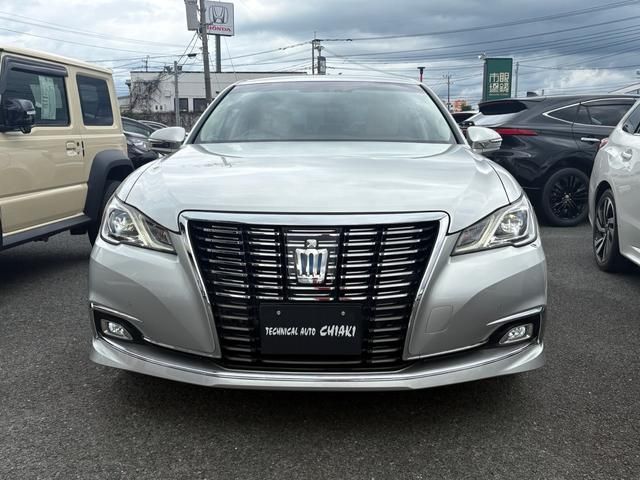 CROWN sedan hybrid
