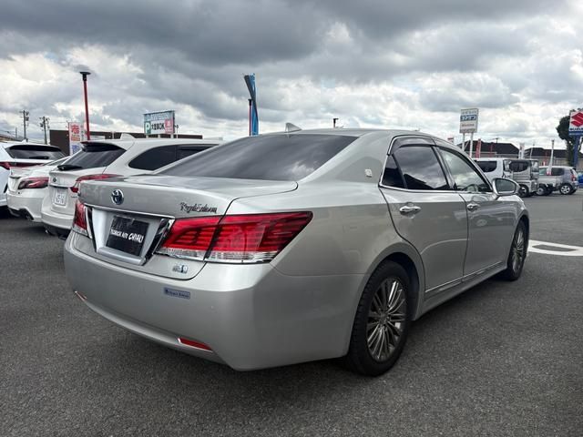 CROWN sedan hybrid