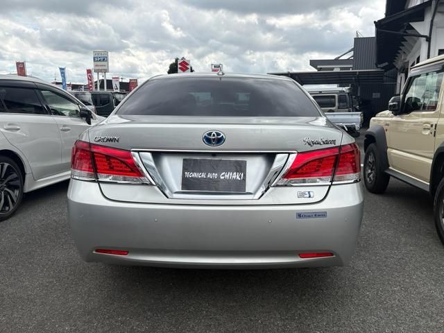 CROWN sedan hybrid