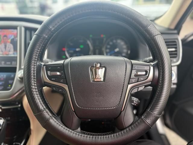 CROWN sedan hybrid
