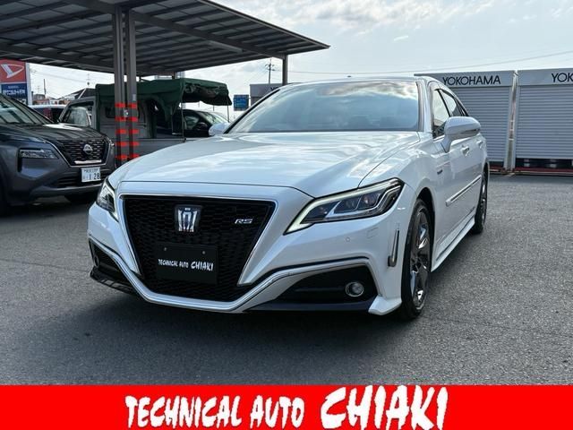 CROWN sedan hybrid