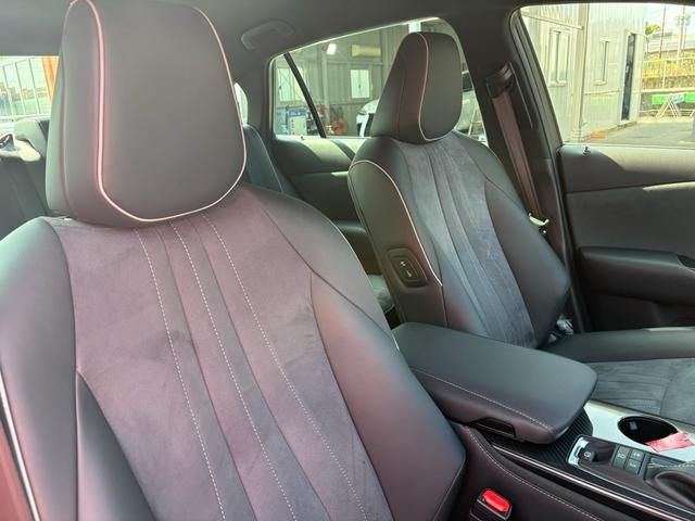 CROWN sedan hybrid