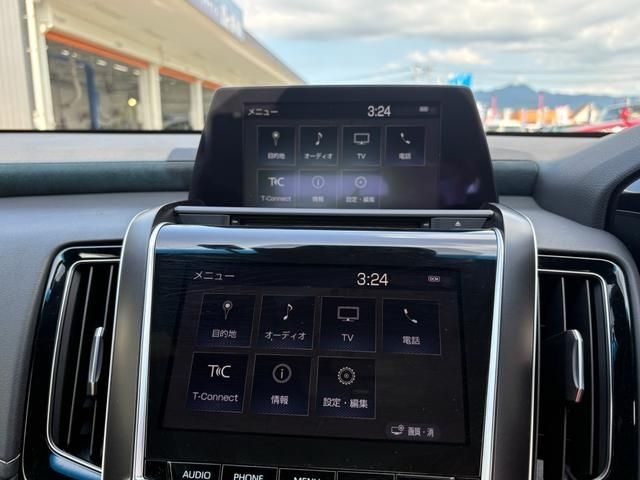 CROWN sedan hybrid