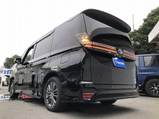 VOXY HYBRID