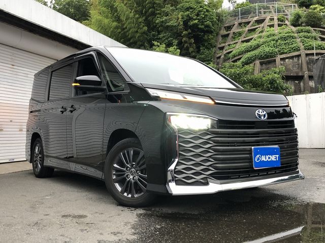 VOXY HYBRID