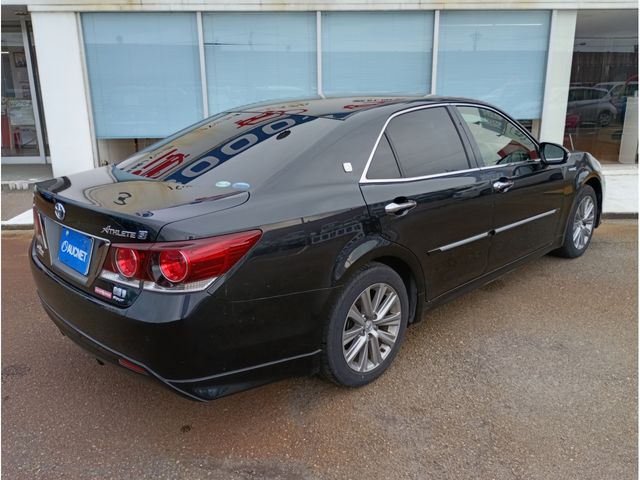 CROWN sedan hybrid 4WD