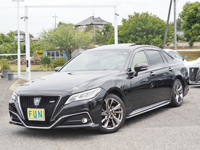 CROWN sedan hybrid