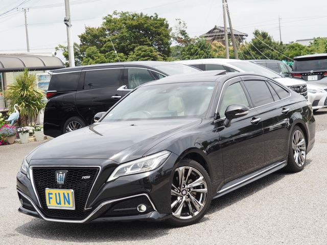 CROWN sedan hybrid