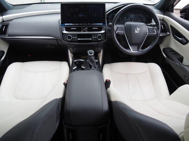 CROWN sedan hybrid