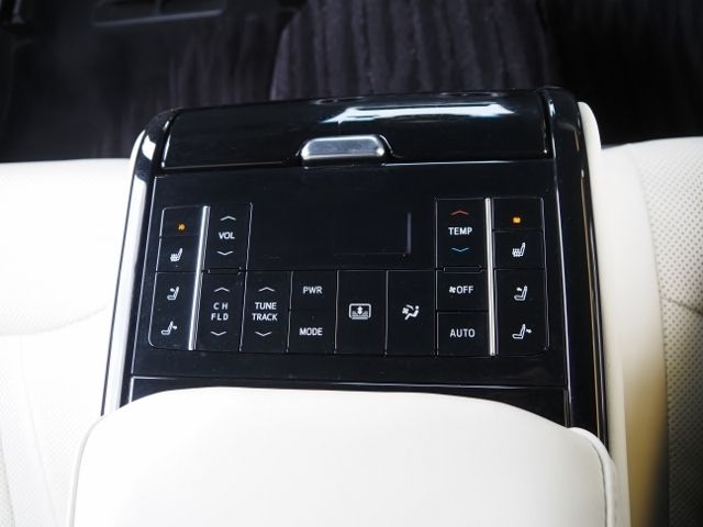 CROWN sedan hybrid