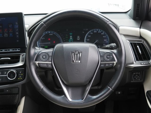 CROWN sedan hybrid