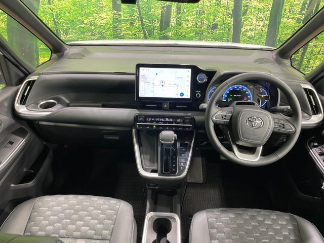 VOXY HYBRID