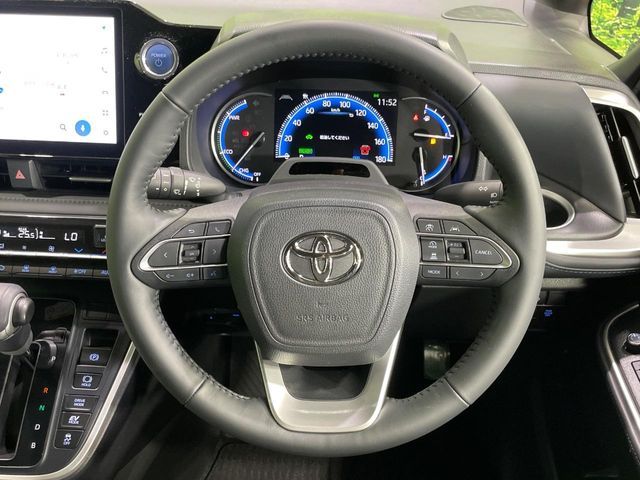 VOXY HYBRID