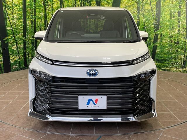 VOXY HYBRID