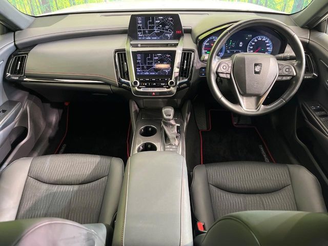 CROWN sedan hybrid