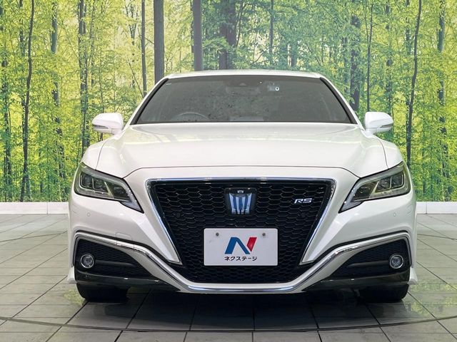 CROWN sedan hybrid
