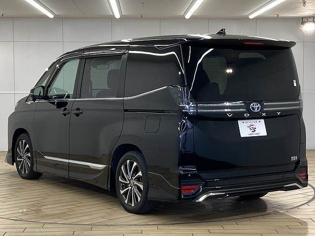 VOXY HYBRID