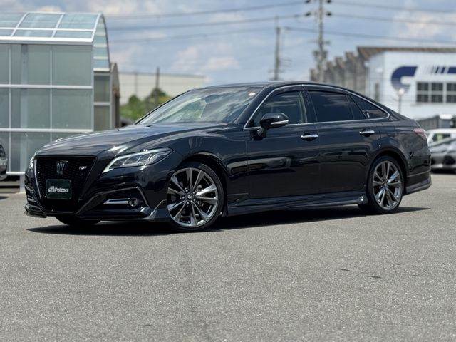 CROWN sedan