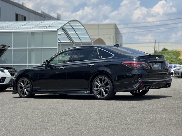 CROWN sedan