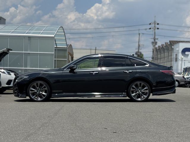 CROWN sedan