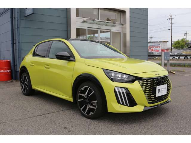 PEUGEOT 208