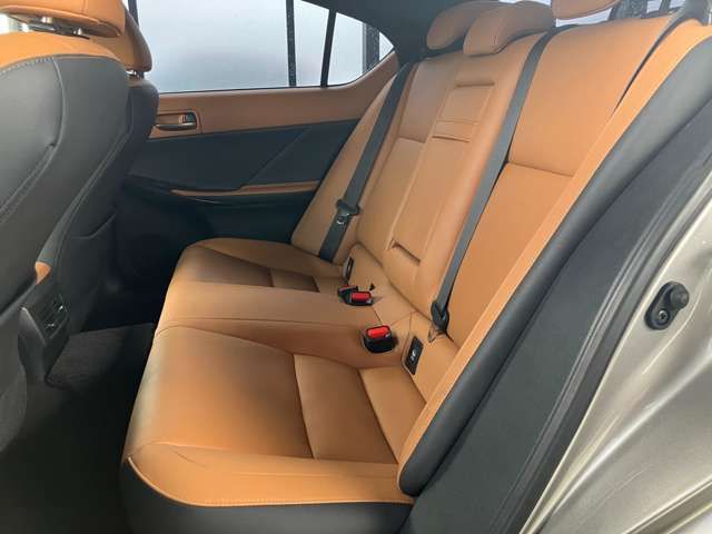 LEXUS IS300