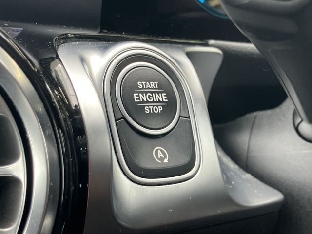 MERCEDES BENZ GLB