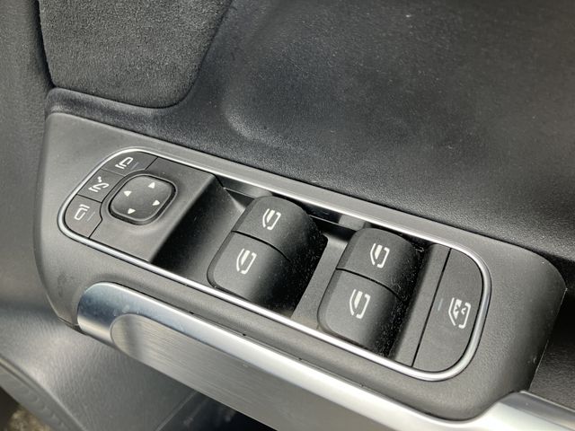 MERCEDES BENZ GLB