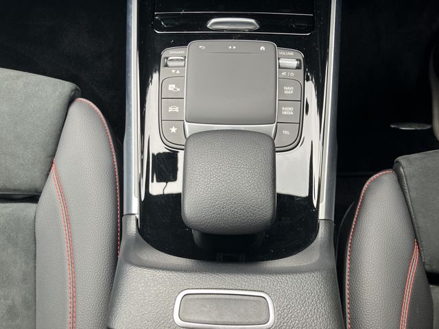 MERCEDES BENZ GLB