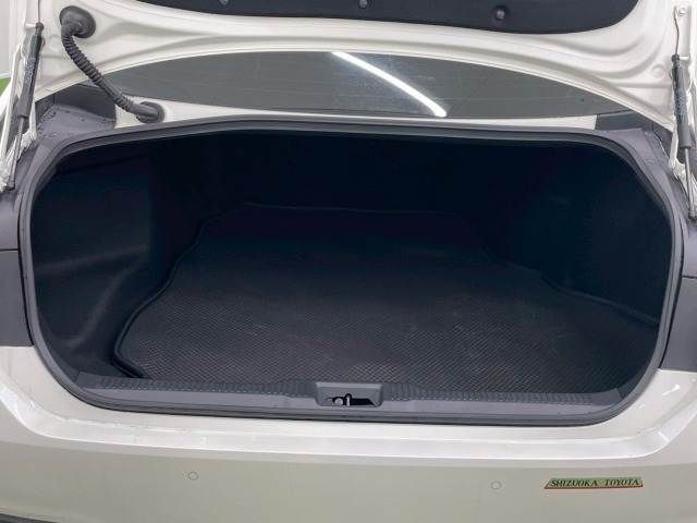 CROWN sedan hybrid
