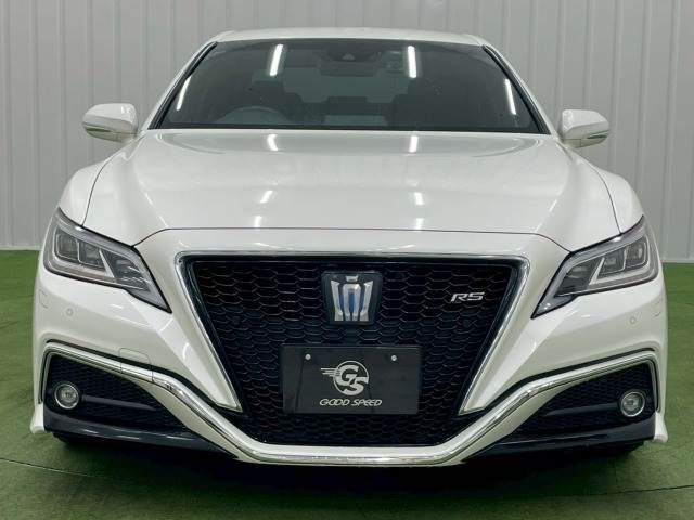CROWN sedan hybrid