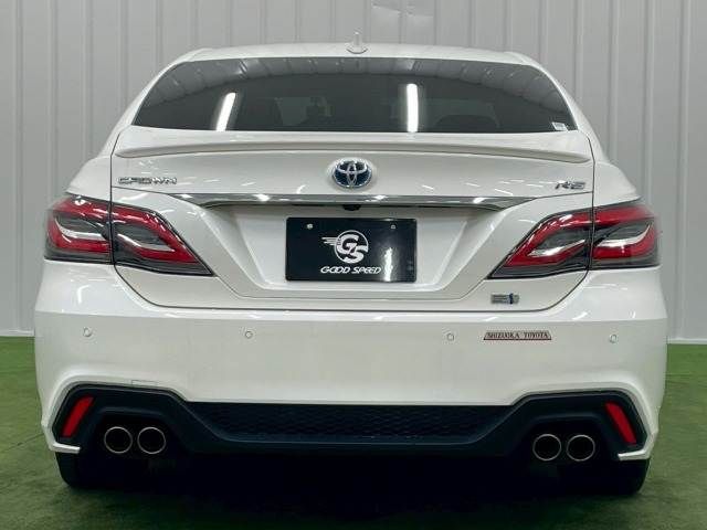 CROWN sedan hybrid