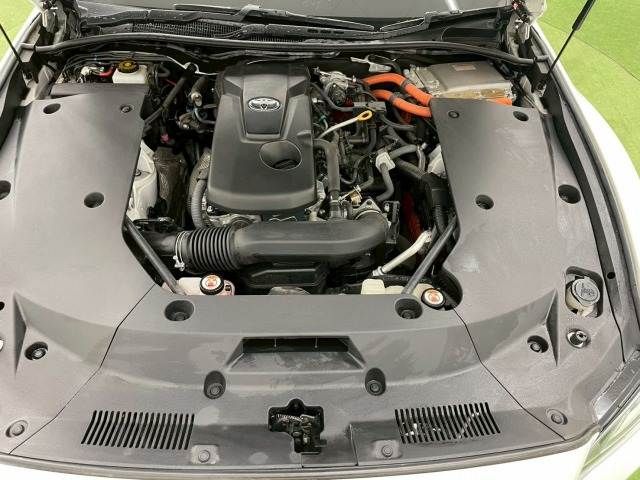 CROWN sedan hybrid