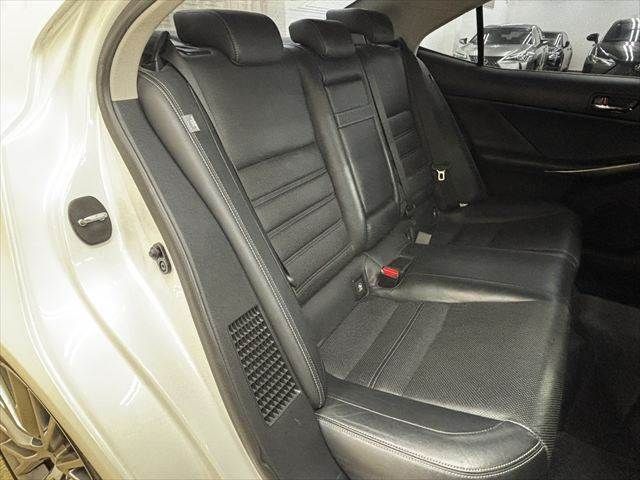 LEXUS IS300h