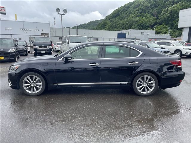 LEXUS LS600h
