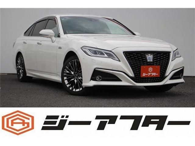 CROWN sedan hybrid